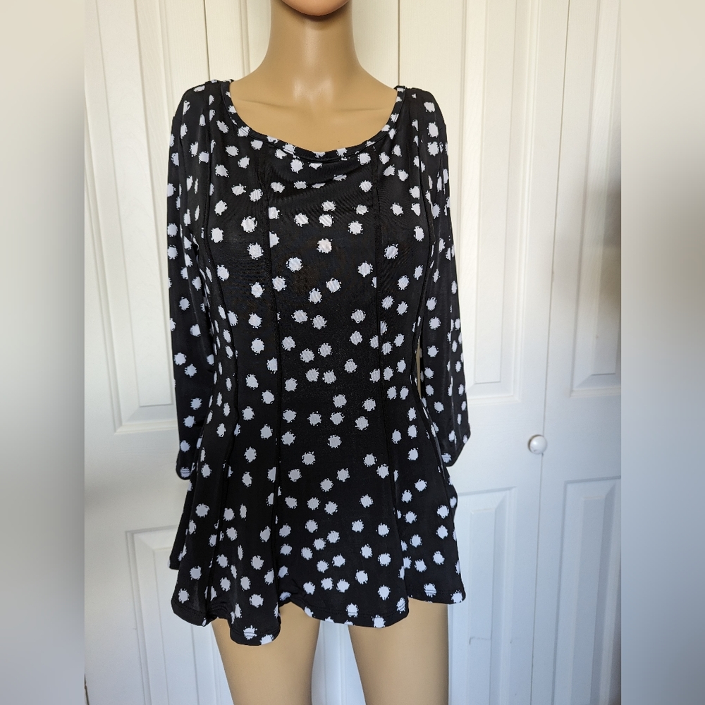 LA VANIJA PETITE women's black blouse size M/P.